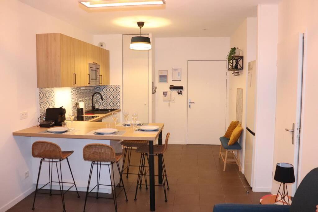 Apartamento Les Cedres -Tram A 50 Metres, Bordeaux A 5 Minutes, Parking Cenon Exterior foto