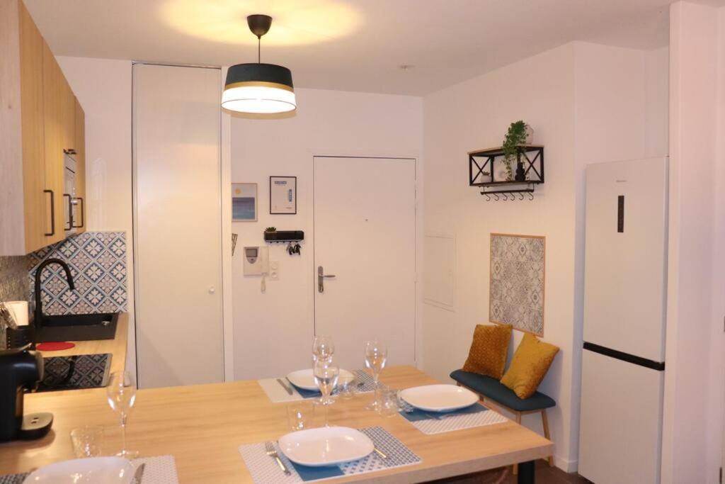 Apartamento Les Cedres -Tram A 50 Metres, Bordeaux A 5 Minutes, Parking Cenon Exterior foto